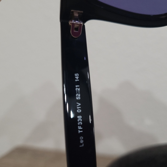 Leo Tom Ford Sunglasses TF336 - Picture 9 of 11